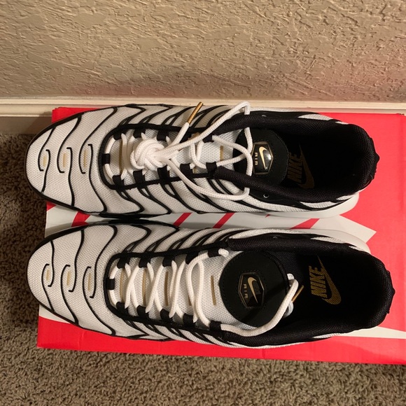 Nike Air Max Plus White Black Metallic Gold - Picture 6 of 6